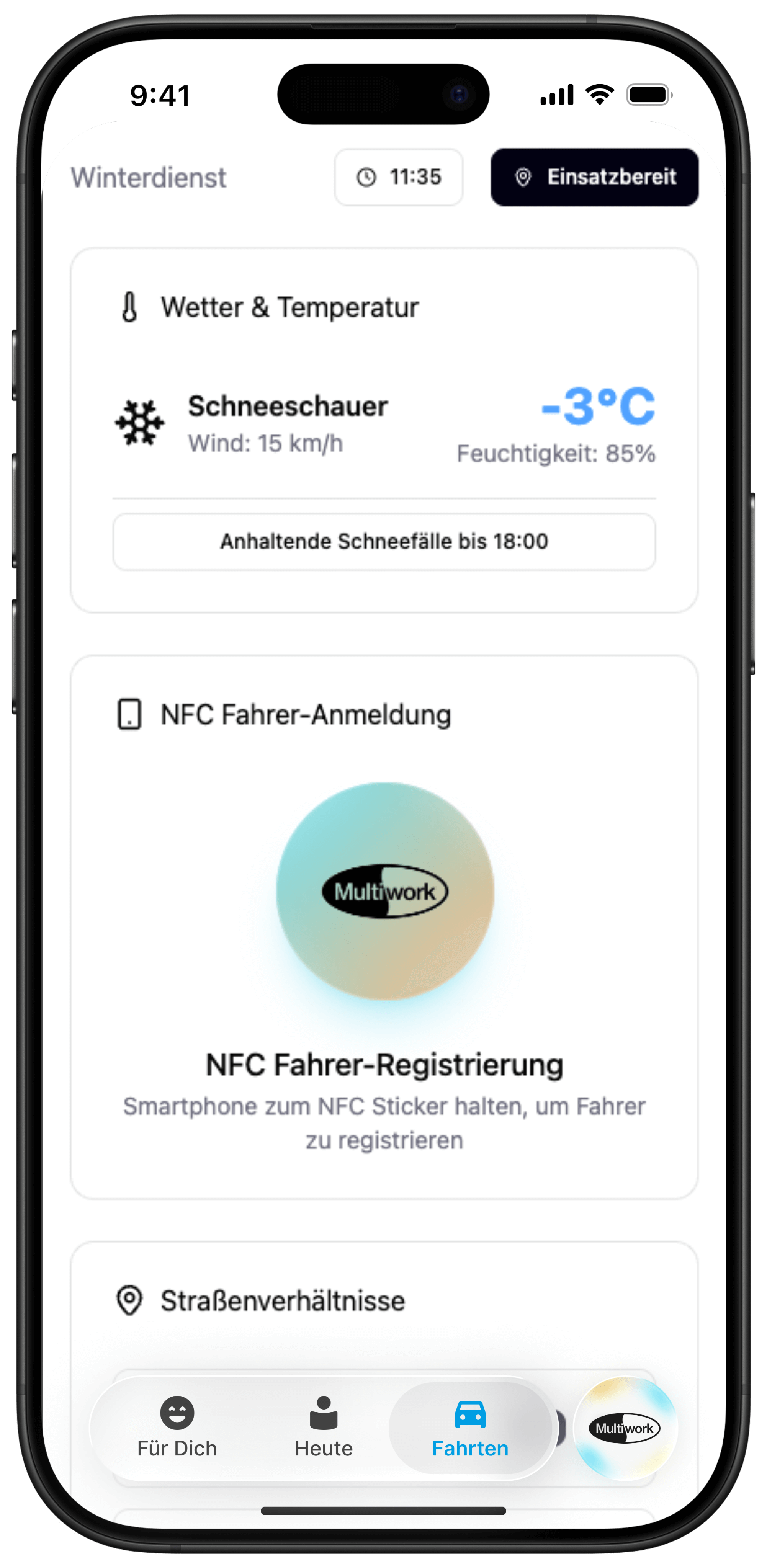Smartphone wird zum ScanTag im Fahrzeug gehalten.